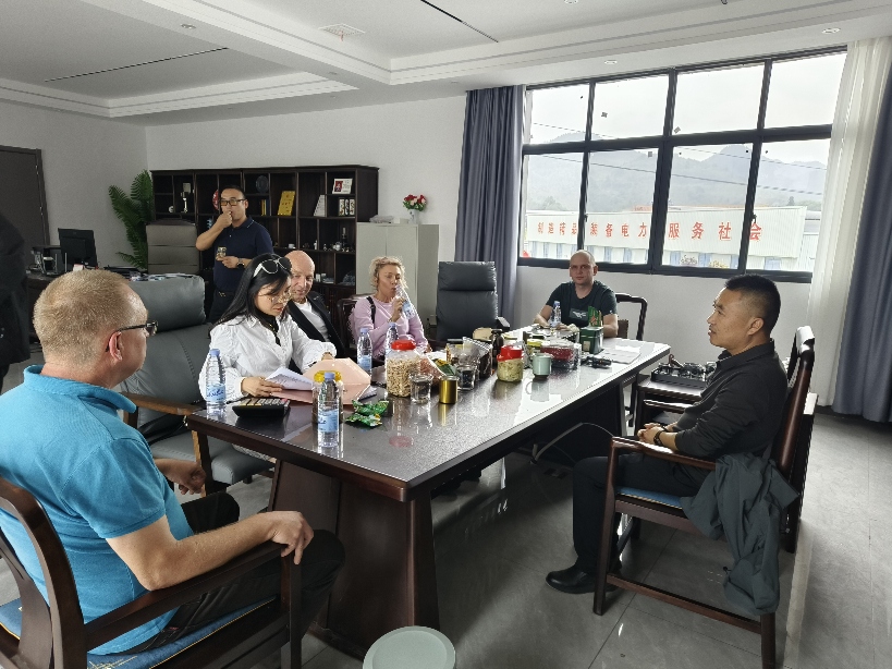 Polish Client Explores Risheng Factory: Forging Stronger Ties in Power Equipment Collaboration